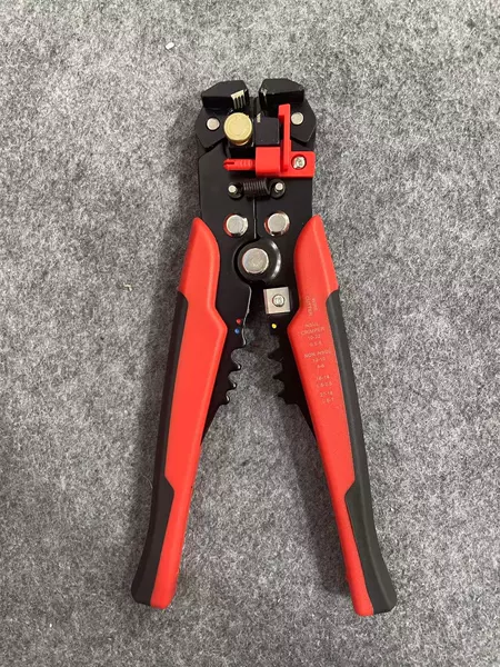Automatic wire stripper red (card)