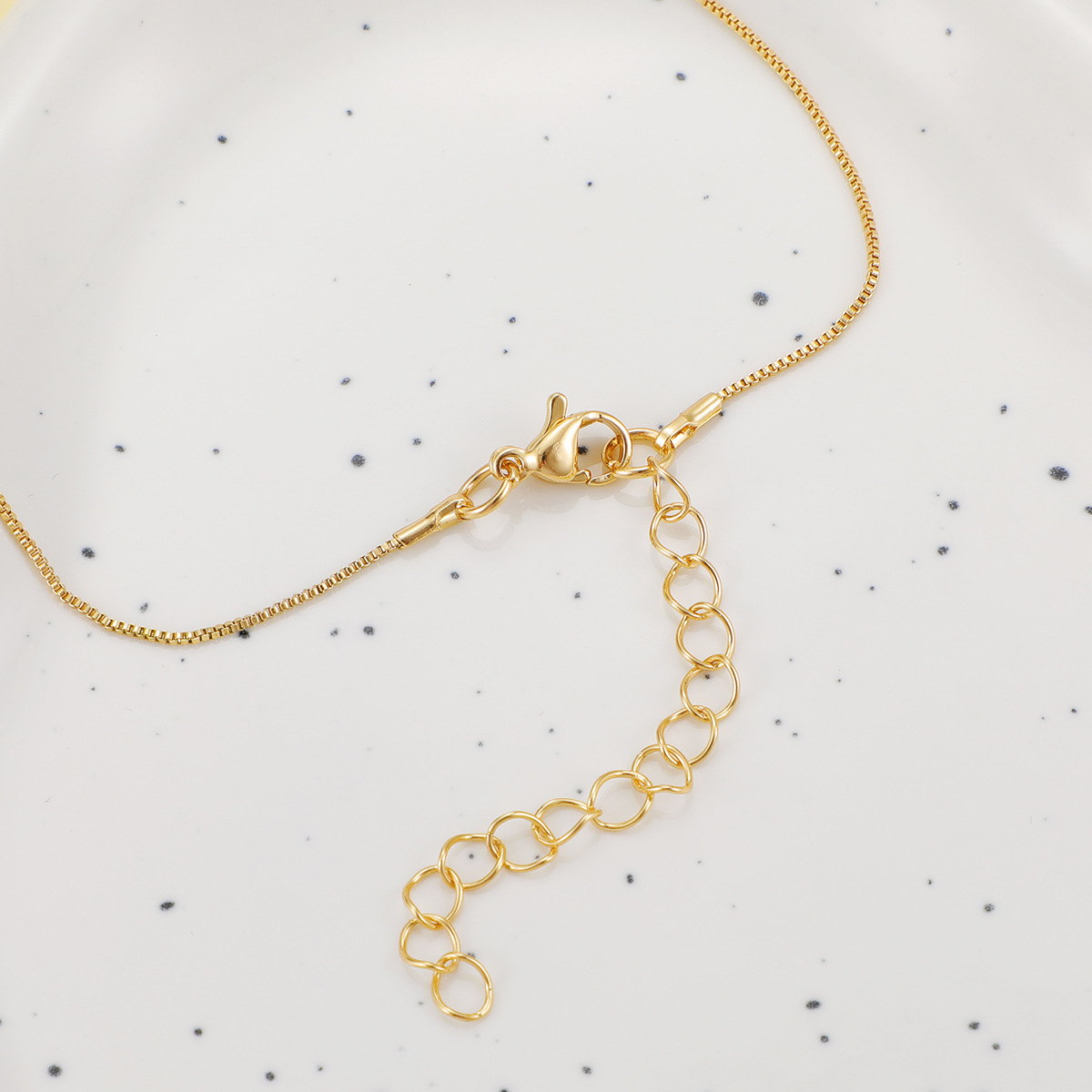 hot selling 26 English letter necklace creative simple box chain English letter pendant clavicle chain_voghion.com