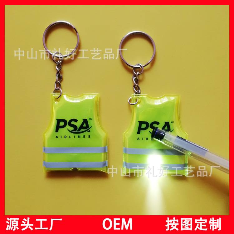 反光定制品厂家生产PVC电压反光挂件卡通彩印钥匙扣带灯反光吊牌