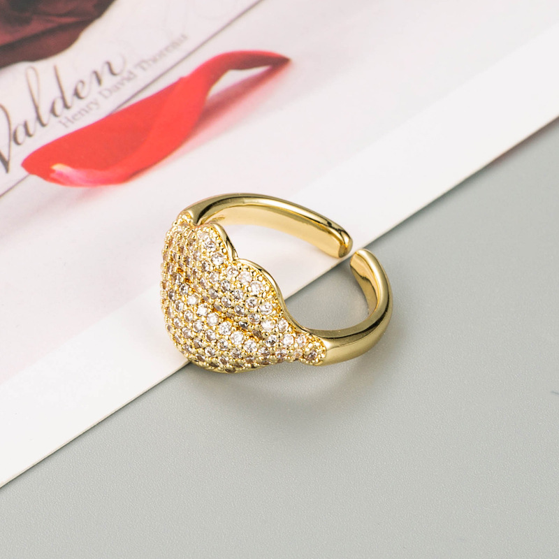 Fashion Copper Gold-plated Micro-inlaid Zircon Lip Opening Couple Ring display picture 6