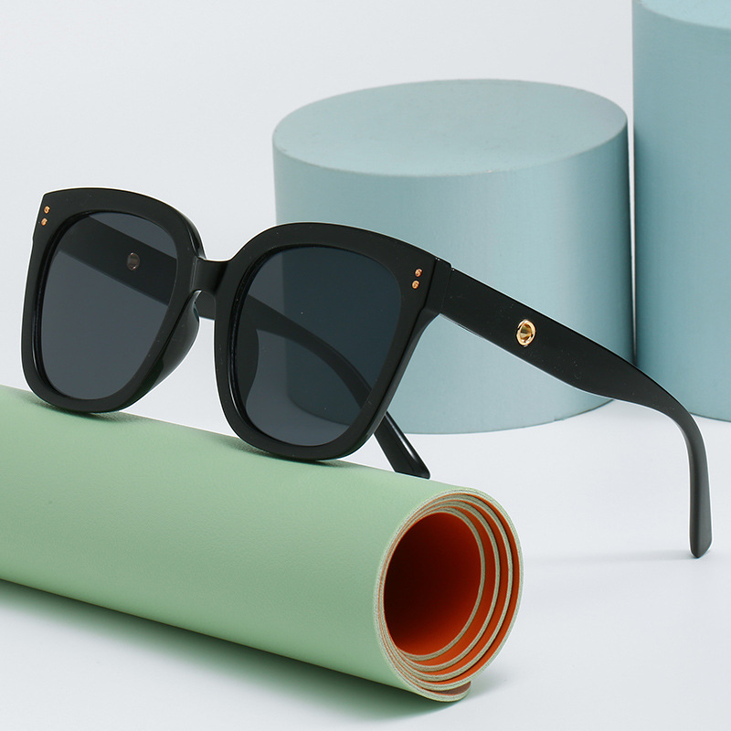fashionable square glasses for men and women