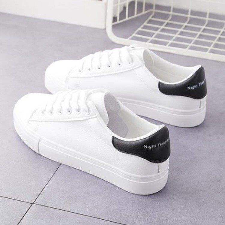 Zapatos de algodón de terciopelo para mujeres zapatos blancos 2025 nuevos estudiantes de cuatro estaciones coreanos zapatos casuales con suela plana caliente zapatos de skate para mujeres