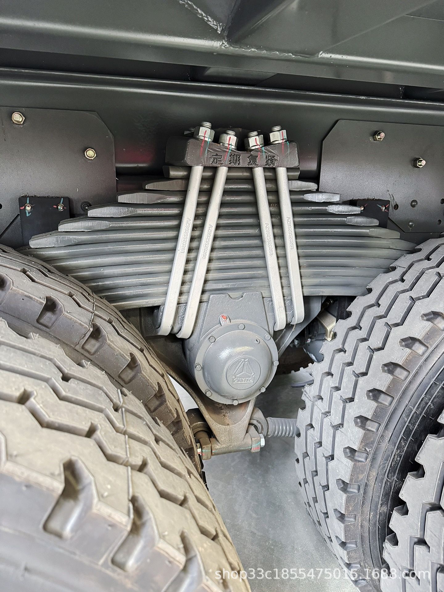 Directly supplied by the manufacturer, HOWO8X4 dump truck with 371 horsepower for engineering soil transport, suitable for export