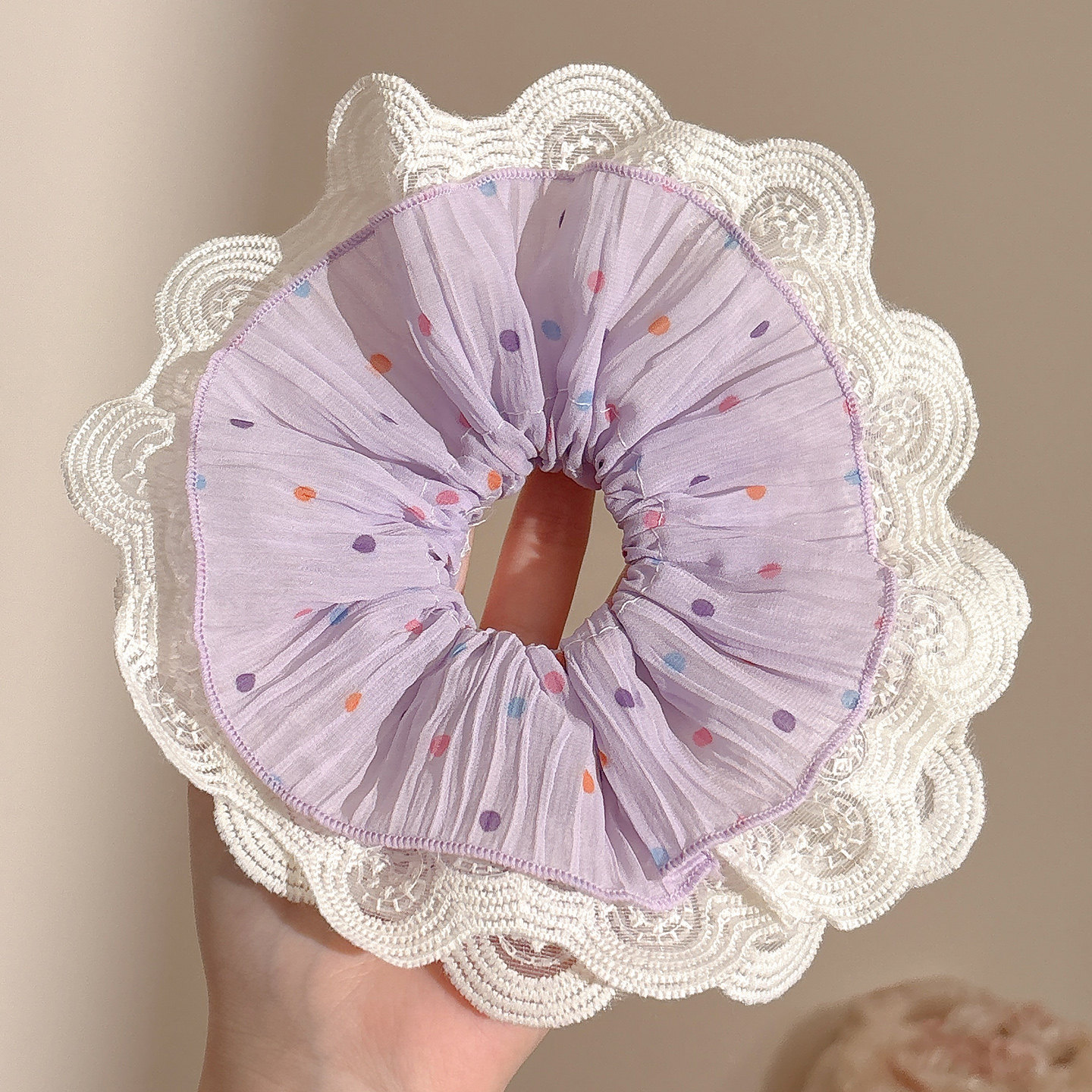 Nuevo scrunchie de encaje multicapa 2026 para mujer, lazo para el pelo de alta gama, accesorio suave para el cabello estilo coreano.