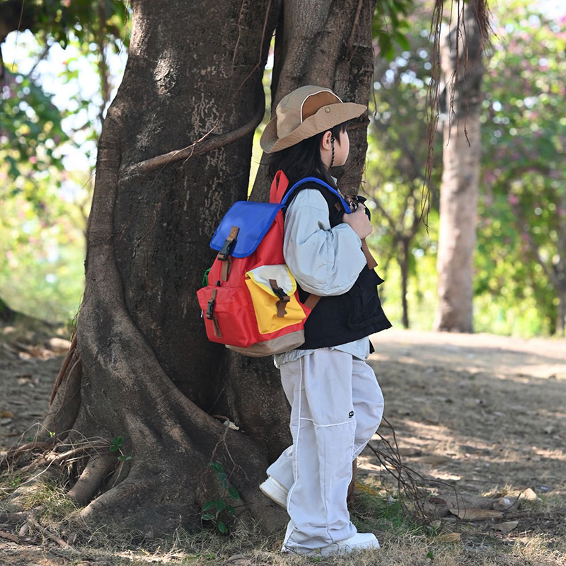 Mochila de montaña de deportes al aire libre para niños 2026 moda de color contraste mochila de viaje de gran capacidad para niños y niñas
