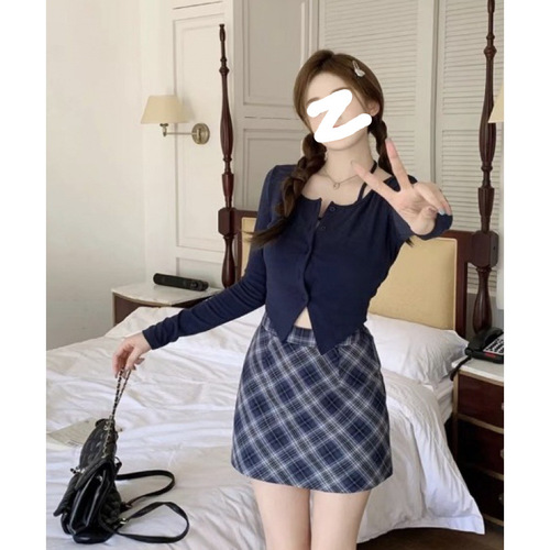 Plus-size women's clothing: Plush curvy girls' plaid skirt—stylish, casual, and figure-flattering American-style chic design for a slimming effect. Perfect for autumn and winter, this A-line dress adds a youthful vibe while keeping you looking effortlessly cool.