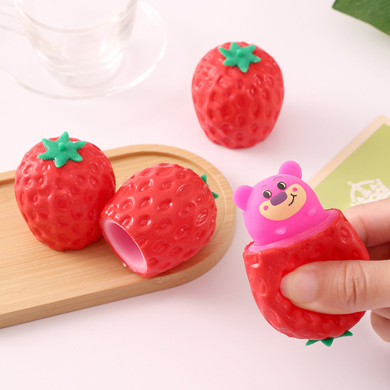 Taza de fresa extruida juguetes creativos osos pellizco pellizco Le desempaquetar artefactos mágicos taza de fresa extruida taza de venta caliente