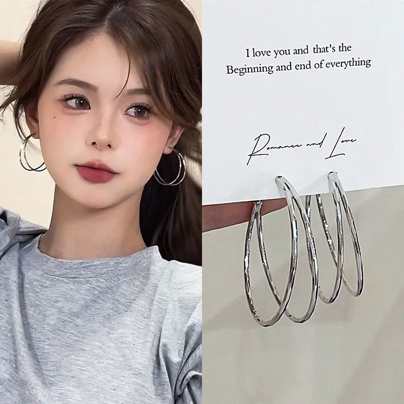 Pendientes de aleación Pendientes de alta calidad de perlas para mujer Pendientes exagerados de temperamento de lujo ligero coreano Pendientes largos con borlas al por mayor