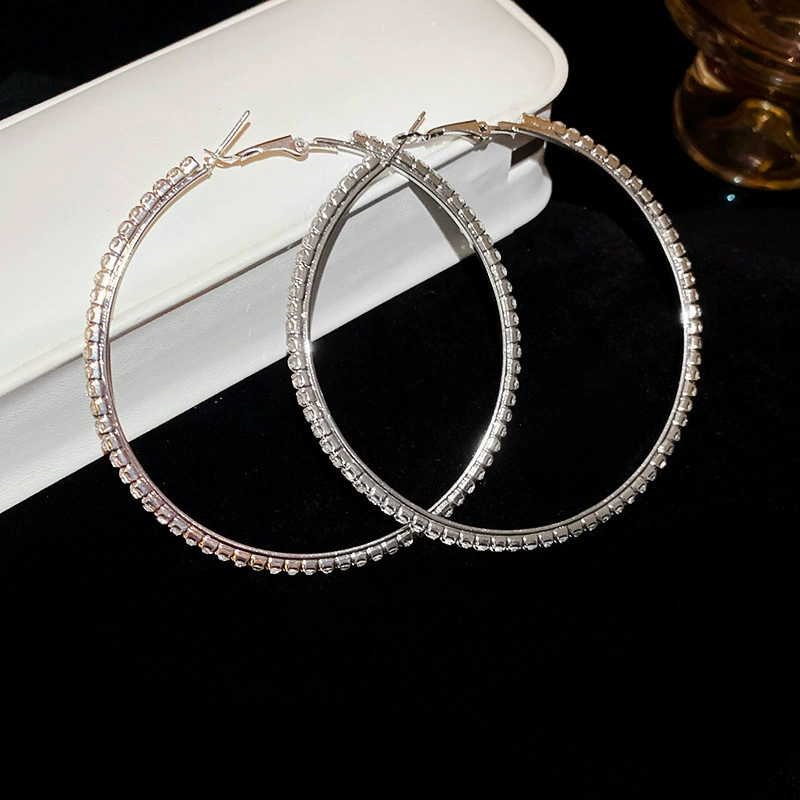 Серебряная игла, металлические модные сексуальные серьги, простой и элегантный дизайн, стиль лёгкой роскоши, стиль высокого качества