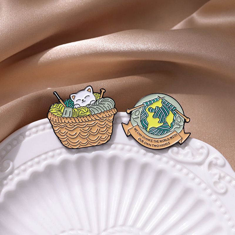 Casual Elegant Lady Pin Letter Cat Alloy Stoving Varnish Unisex Brooches display picture 7