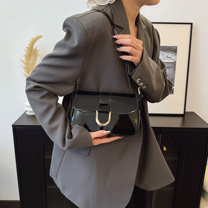 Bolso de alta gama, bolso de axila portátil de moda retro para mujer, bolso de mensajero de un solo hombro, bolso femenino de diseño de nicho de nuevo estilo 2025