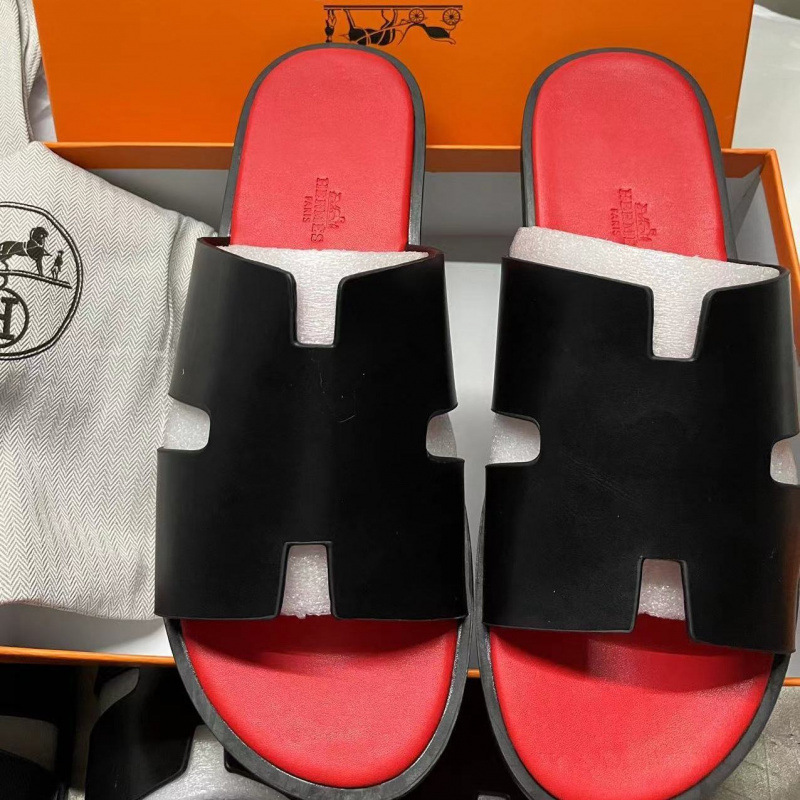 빨간색과 검은색 광택 표면