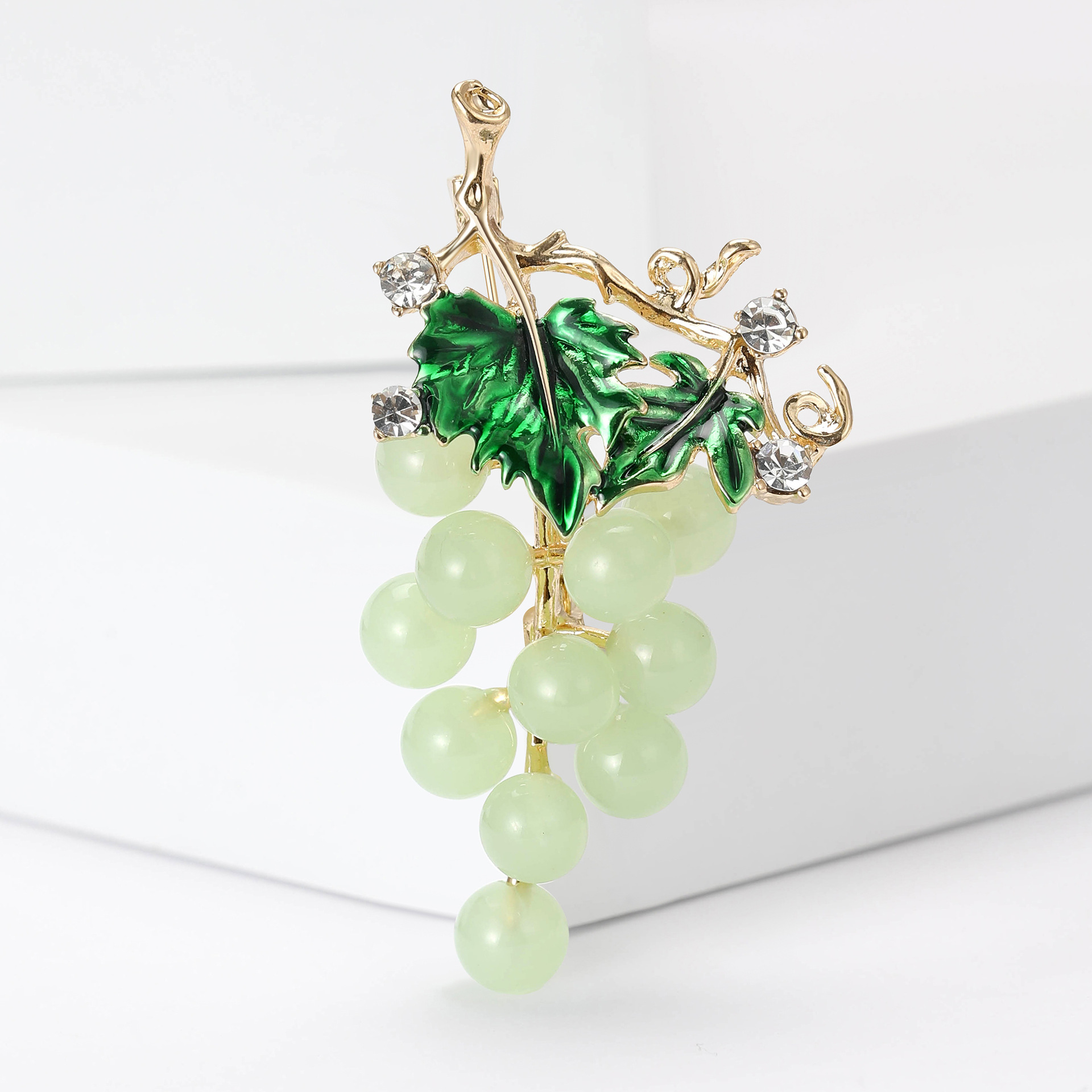 New Fashion Creative Enamel Grape Brooch Simple Diamond Fruit Pin Women's Clothing Accessories Corsage