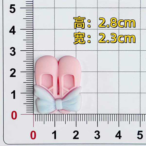 Shoes (height 2.8*width 2.2)