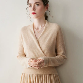 女式羊绒衫;成人帽;围巾