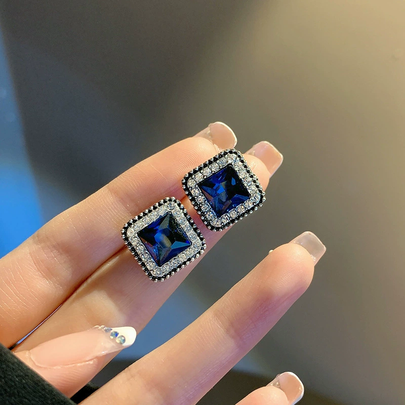 Серебряные серьги с иглой, серебро 925, акценты циркония и кошачий глаз, микроинlay, лёгкие 0.008 кг