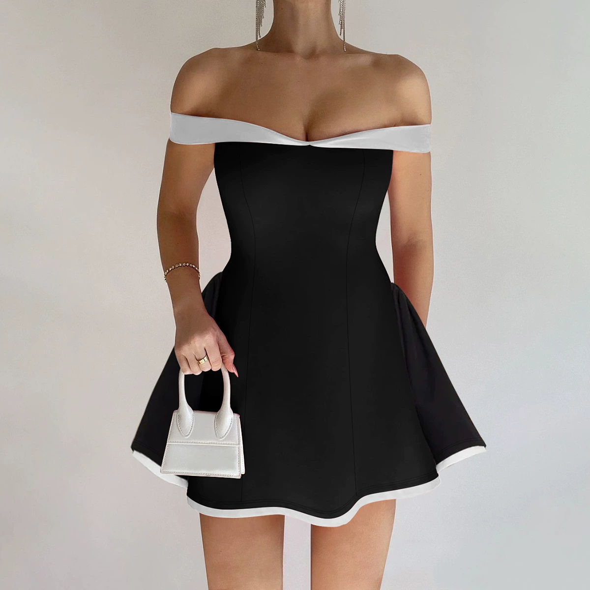 Платье-майка с открытыми плечами, узкий силуэт весеннее платье, Milk Silk 210 г, размеры S–XL