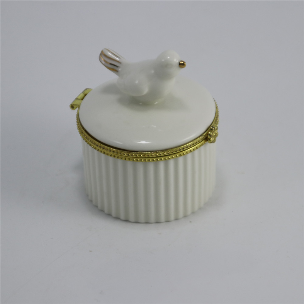 北欧风小鸟陶瓷首饰盒金色铁圈动物北欧风首饰盒