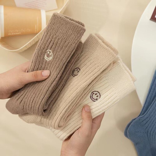 Autumn and winter new wool socks for men and women, Korean version, hot stamping, smiley face embroidery, mid-calf pure cotton socks, ins, versatile and warm