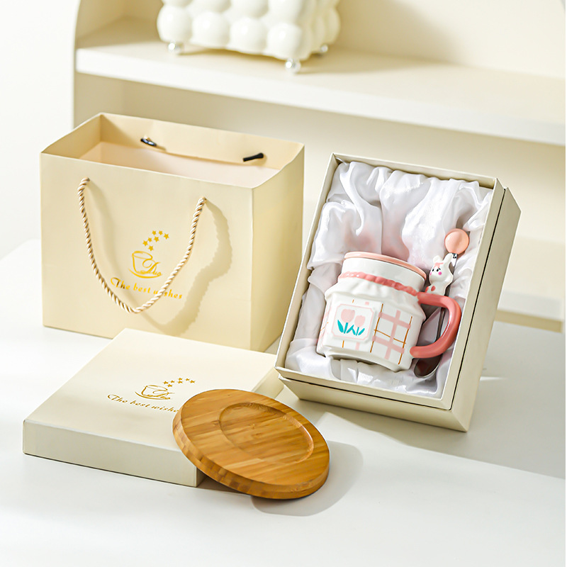 Taza de pareja de flores de conejo de tulipán Taza de cerámica de oficina de alto valor creativo Taza de café con tapa