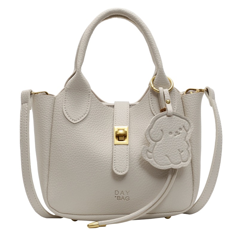 Este año, la popular explosión de la bolsa de cestas de verduras de mano para mujeres 2025 nuevo simple ocio de alta sensación bolso de cubo de transporte