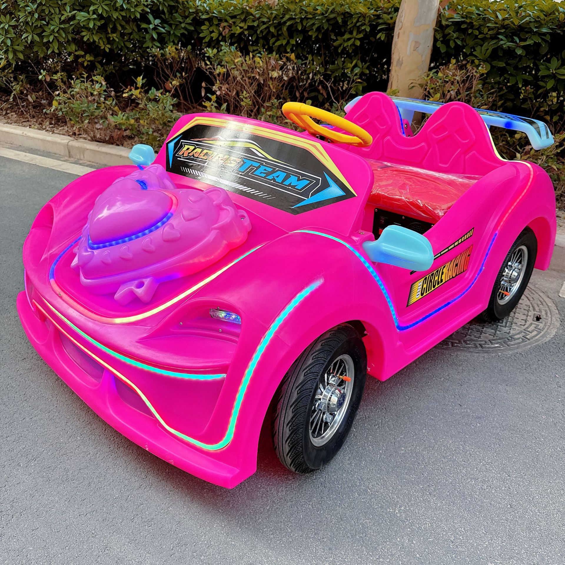 Indoor de alta gama coche de juguete eléctrico para niños cuadrado iluminante coche de atracciones de fibra de vidrio gran rueda coche de atracciones