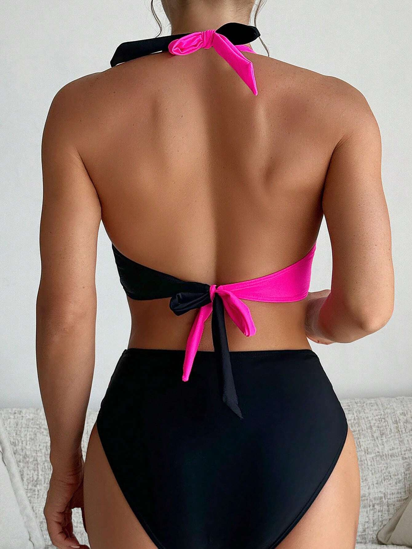 Qianmo 2026, nuevo conjunto de bikini de dos piezas con estampado de estilo europeo y americano, traje de baño sexy con bloques de color para mujer, disponible en sitios web independientes transfronterizos.