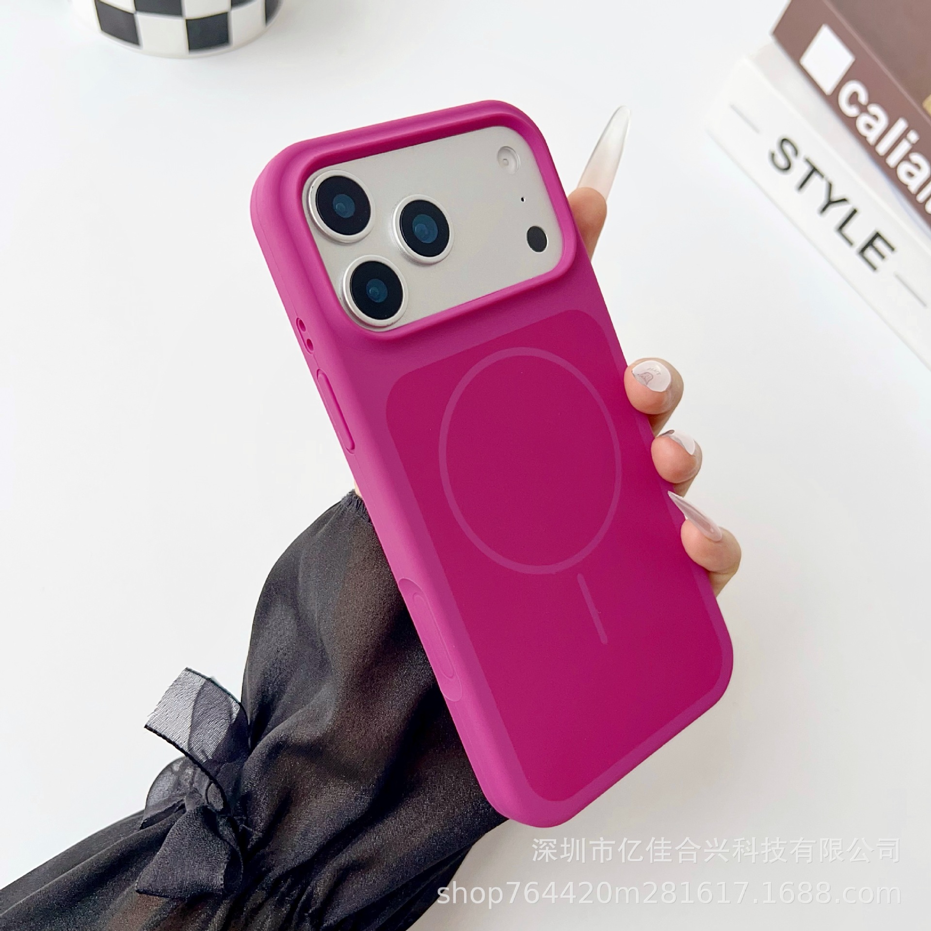 Magnético líquido de dos colores de gran agujero para iPhone17 ProMax 16 segundos de cambio 17 caso anti-caída 13