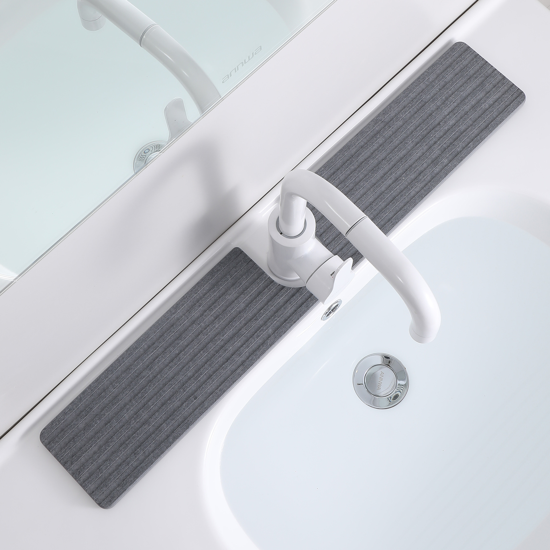 정사각형 U자형 직선 홈, 짙은 회색