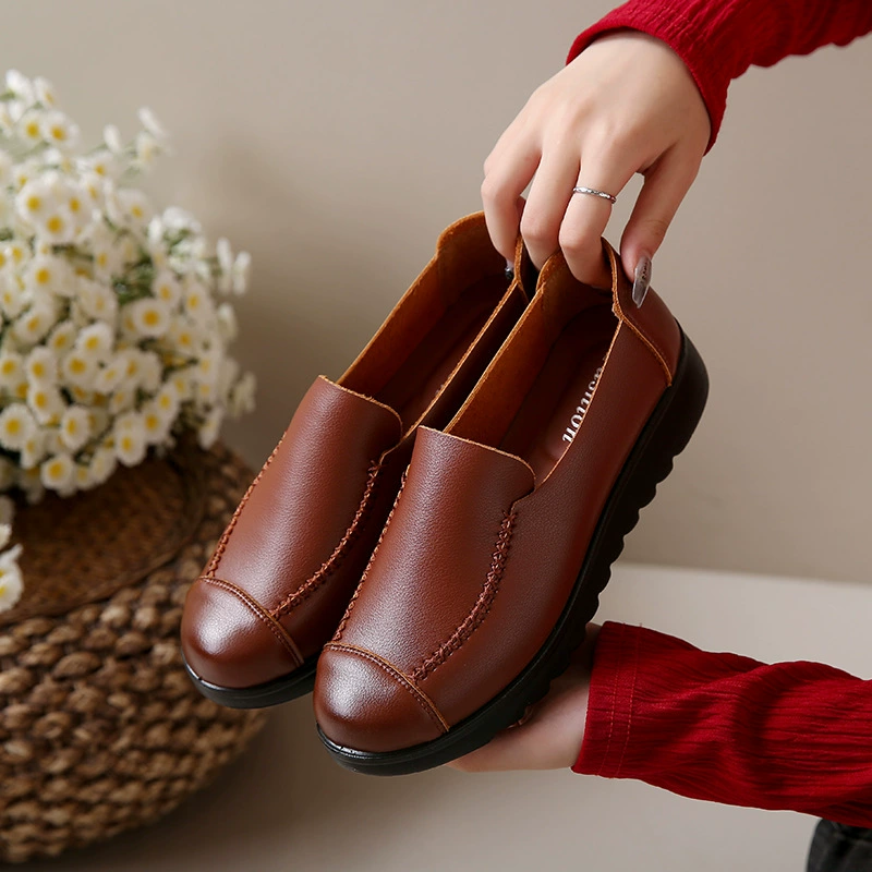 2024 весна и осень обувь мамы на мягкой подошве удобная рабочая кожаная обувь женская средняя и пожилая одиночная обувь нескользящая плоская обувь на плоской подошве
