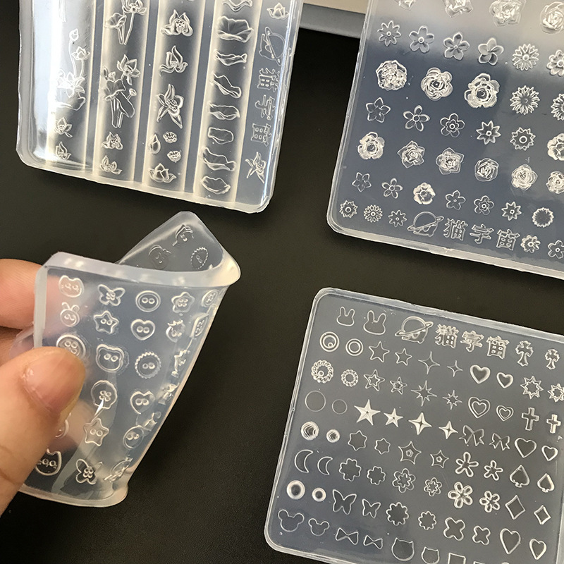 Base universal three dimensional mold for manicure flower-shaped