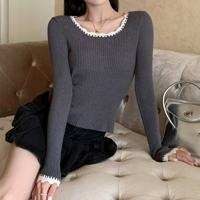 Retro knitted sweater with a round collar