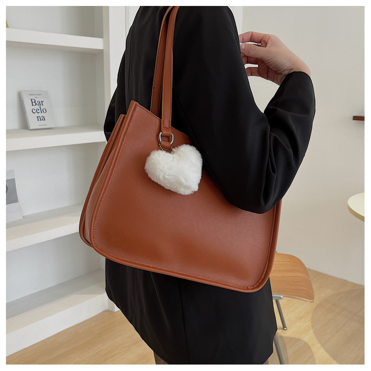 Retro Popular Commuter One-shoulder Tote Bag Fashion Texture Portable Large-capacity Bag display picture 13