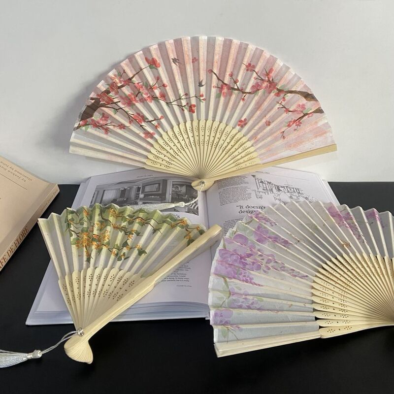 新しい中国式の折り畳み扇子の古風な夏の漢服の女性のチャイナドレスのダンスの扇子は携帯して写真を撮ります。|undefined