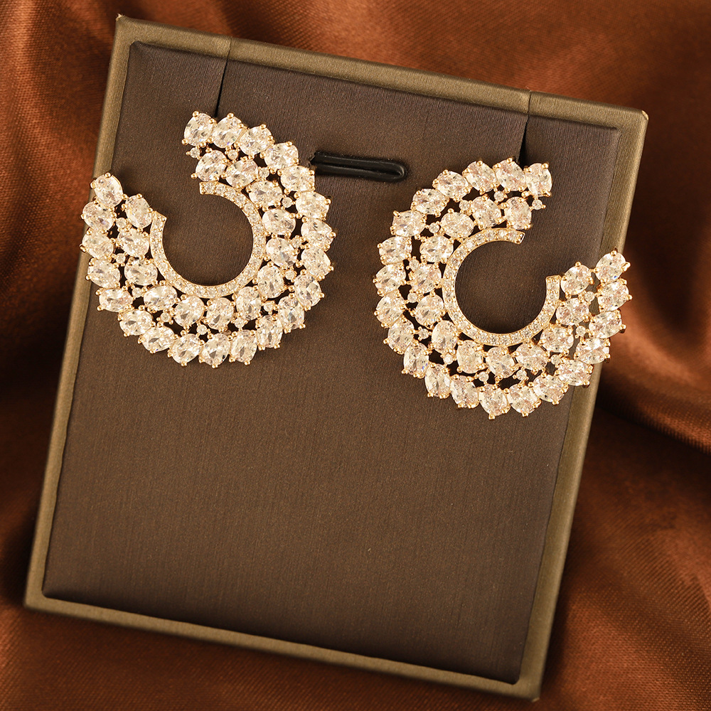 sophisticated fashionable earrings with zircon