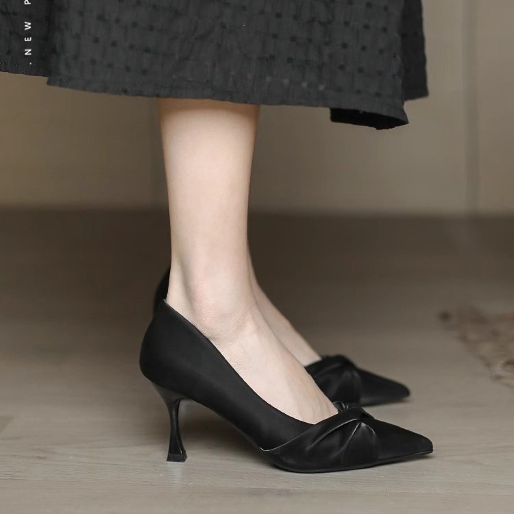 2026 nuevos zapatos de punta francesa nicho estilo de línea zapatos profesionales simples zapatos de tacones altos para viajar