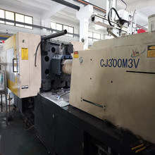 出售卧式曲肘成型震德300T省电泵机况好九成新注塑机变频节能