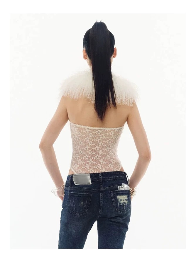 26 nuevo chaleco de encaje de cuello de pluma blanca, nicho de diseño femenino, delgado, chica caliente con una camisa