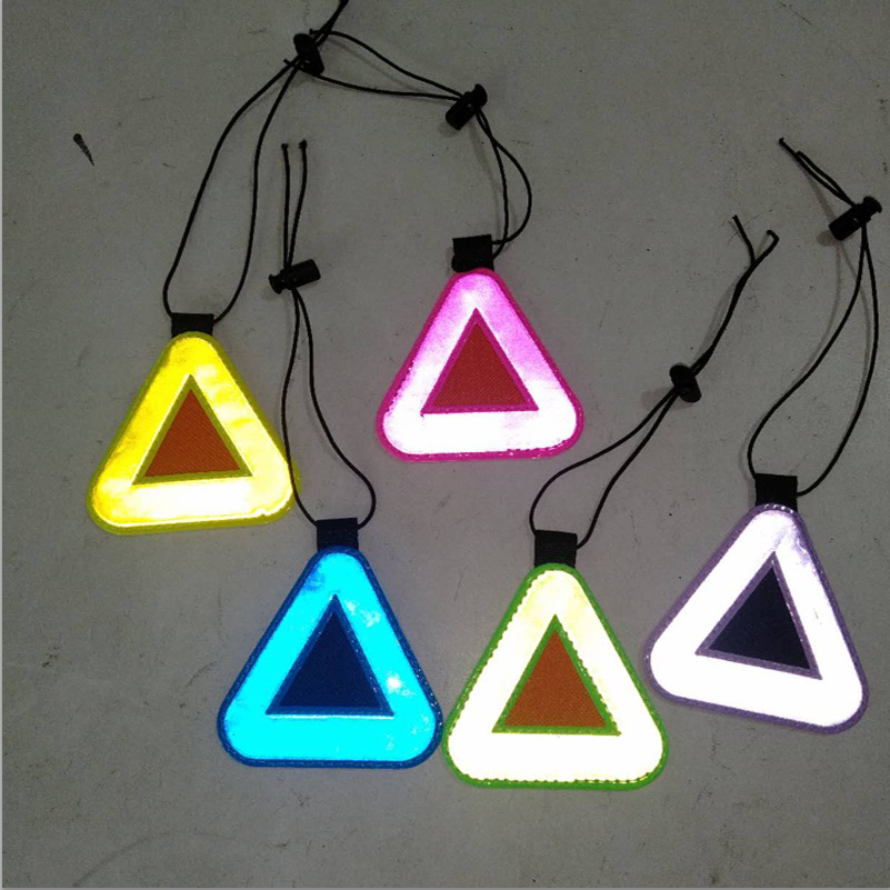户外骑行安全反光PVC三角形挂件 可印刷LOGO挂饰环保反光警示吊牌