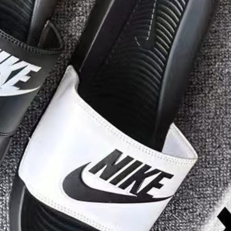 Zapatillas para mujeres frescas en el hogar, zapatillas para parejas domésticas, suela suave antideslizante Eva universal, comercio exterior para hombres, ligero y cómodo.