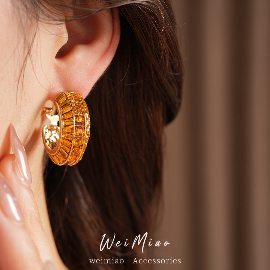 Aguja de plata diamantes geométricos aretes redondos personalidad temperamento nicho temperamento aretes ligeros lujo alta sensación de aretes al por mayor image 5