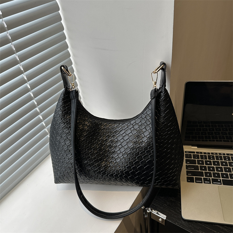 Moda popular tejido de cercanías 2025 nueva gran capacidad diseño casual simple axila bolso portátil