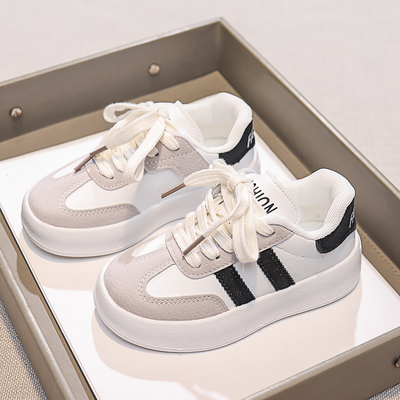 Entrega de una sola pieza zapatos casuales para niñas Primavera y otoño nueva moda con lentejuelas zapatos de tablero de fondo suave zapatos de bebé niños zapatilla de deporte