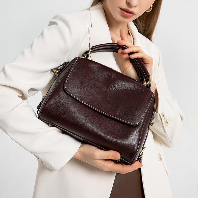 Bolso de mujer 2024 nuevo bolso de cuero versátil bolso de alta gama diseño de nicho bolso de hombro único bolso de cercanías bolso