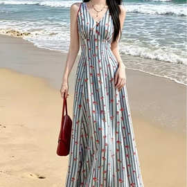 设计感碎花条纹吊带连衣裙女夏季海边度假旅游长裙子收腰连身裙