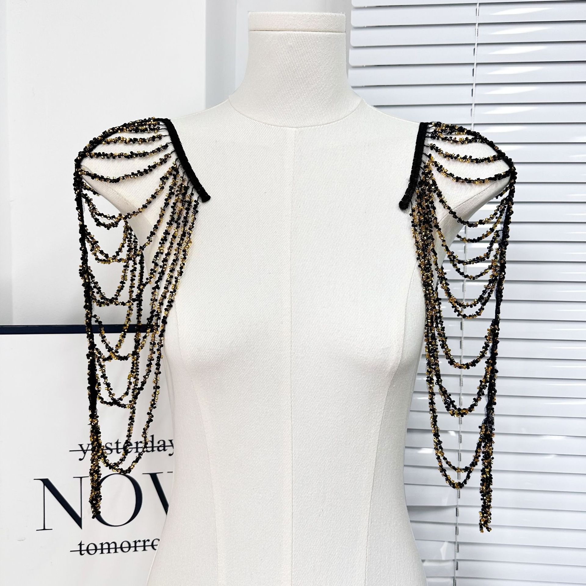 Joyas transfronterizas europeas y estadounidenses hechas a mano retro lujo tubo de perlas esbellas bordilla insignia de bodas espectáculo accesorios de vestido