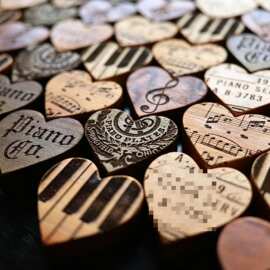 跨境新款Engraved Piano Wood Hearts钢琴图案爱心木质摆件