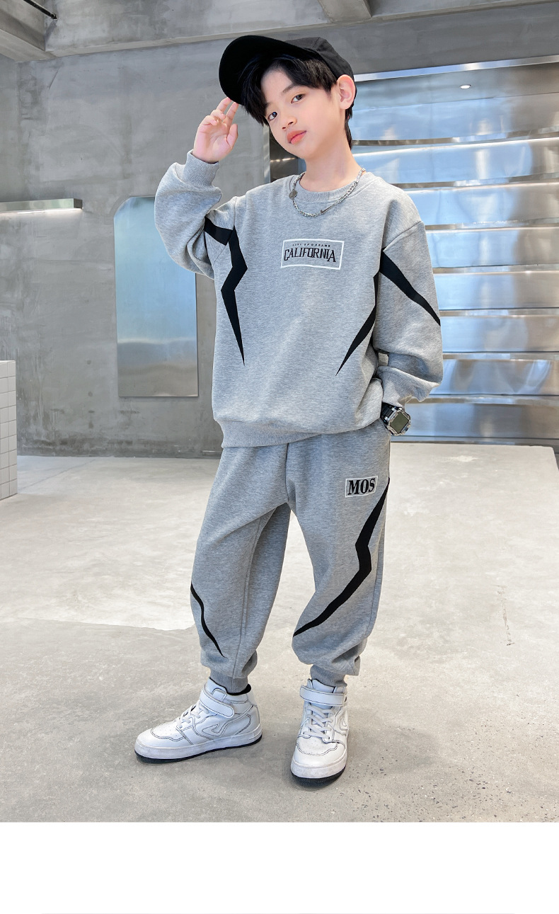 The 2022 new autumn collection for Boys from Zhongda Tong is a stylish two-piece set with lightning prints for the spring and autumn season pic 11