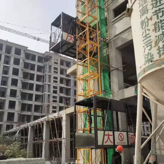 源头直供物料提升机 建筑工地上料外挂式ss120单柱双笼钢丝绳货梯
