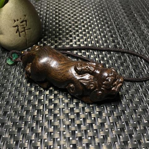 水中忠実沈香原木彫刻ハンドピースハンドプレイペンダント無垢材文具貔貅木彫り工芸品|undefined